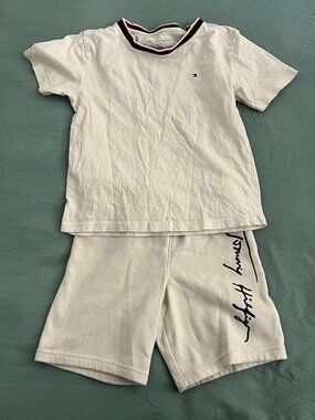 Tommy Hilfiger Boys Matching Set Size 5 Logo Tee Shorts Clean Minimalist Outfit